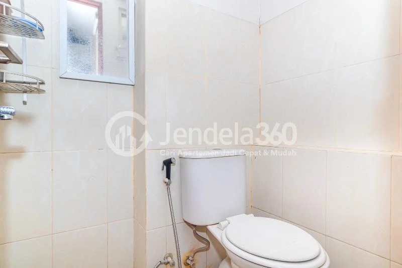 Bathroom 1BR Apartment with  View at Green Lake View Apartment