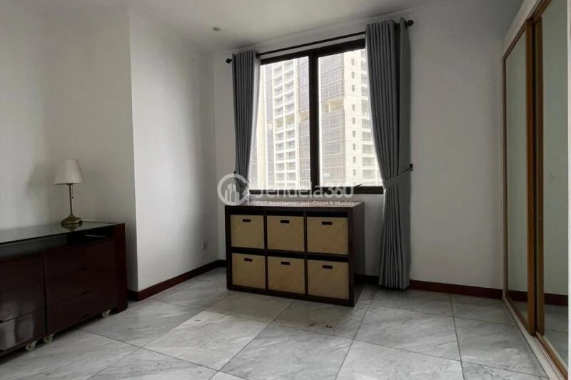 Living Room Flawless 3BR Apartment Middle Floor with City View at Simprug Indah Apartment