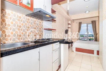 Kitchen Low Floor Studio Apartment with Jalan parkir View at Puri Park View Apartment