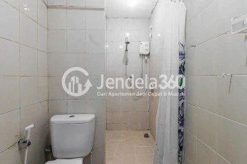 Bathroom Sudirman Park Apartment 2BR View Pool