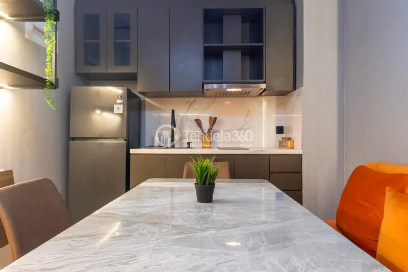 Kitchen Stylish 2BR Apartment High Floor with City View at Fatmawati City Center Apartment