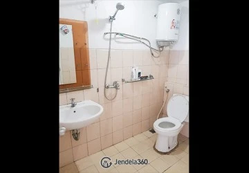 Bathroom Tidy 2BR Apartment High Floor with City View at Pakubuwono Terrace