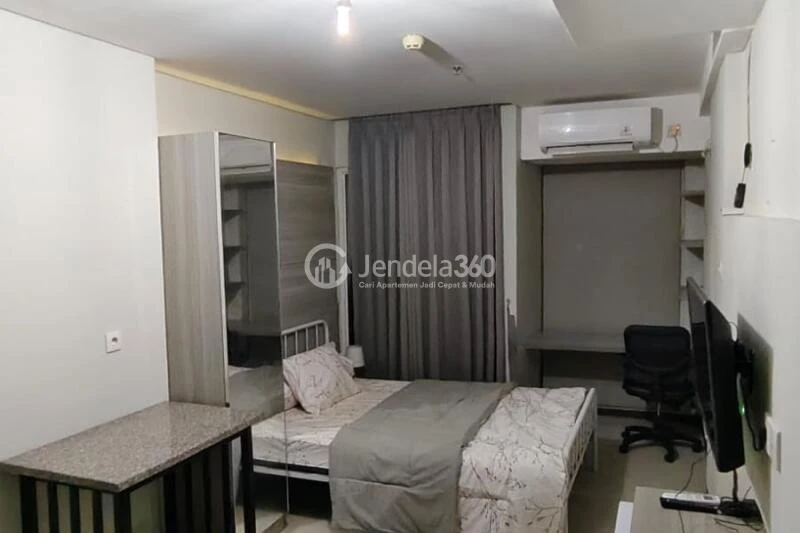 Bedroom Studio Apartment with City View at Nifarro Park Apartment