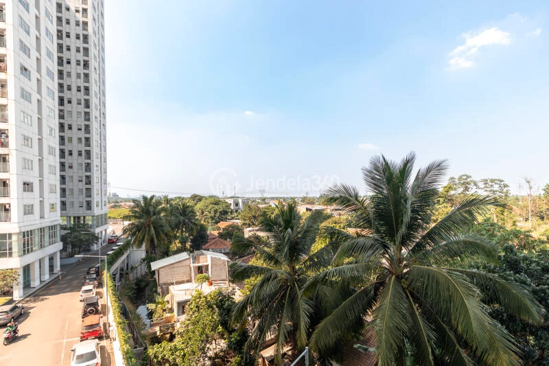 Balcony Affordable Studio Apartment Low Floor with  View at Serpong Garden Apartment