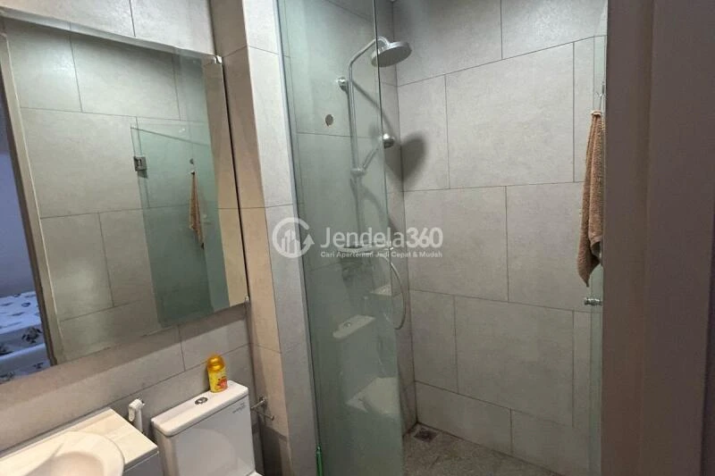 Bathroom Restful 3BR Apartment Middle Floor with City View at Menara Jakarta Apartment