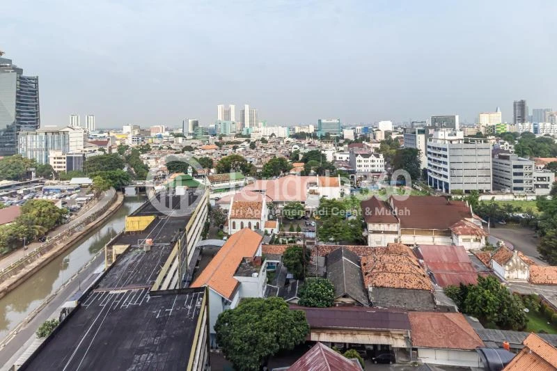Balcony Studio Apartment with City View at Menteng Park