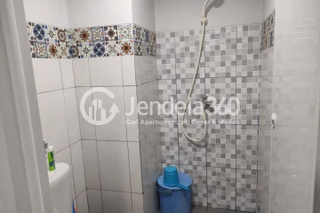 Bathroom Middle Floor Studio Apartment with City View at Samesta Mahata Margonda Apartment