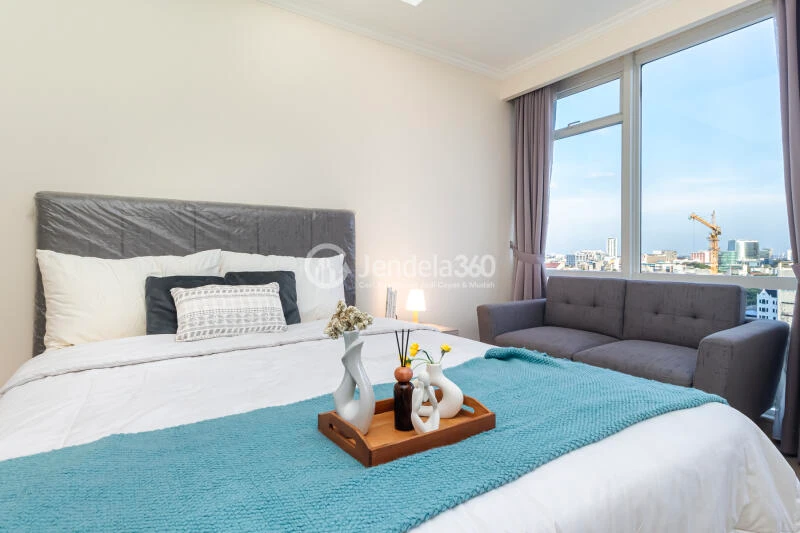 Bedroom Lovely Studio Apartment Low Floor with City View at Menteng Park