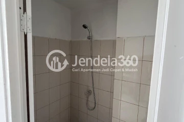 Bathroom Studio Apartment with  View at Metropolitan Park Bekasi