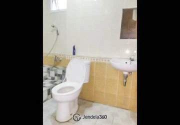 Bathroom Homey 3BR Apartment at Grand Palace Kemayoran High Floor
