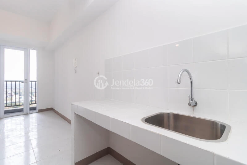 Kitchen Lovely Studio Apartment Middle Floor with City View at Tokyo Riverside Apartment