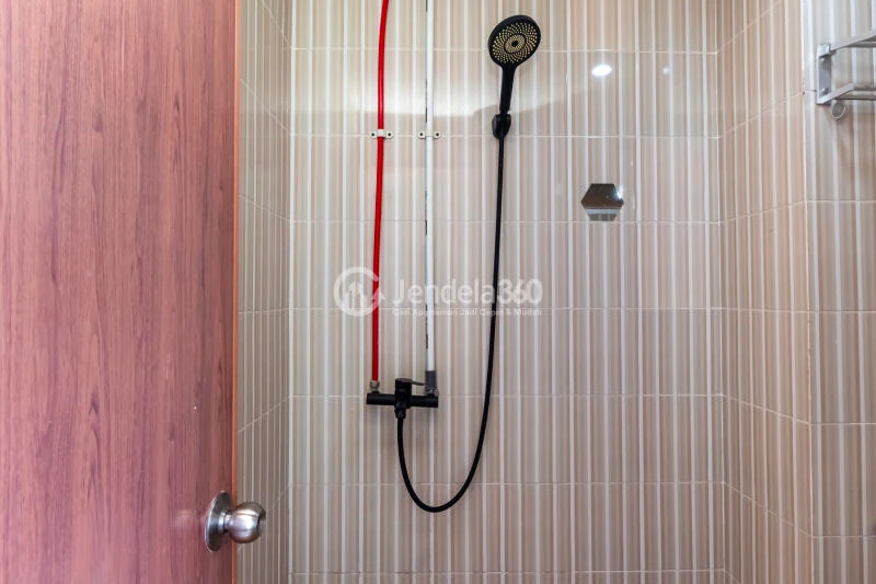 Bathroom Studio Apartment with  View at Cinere Resort Apartment