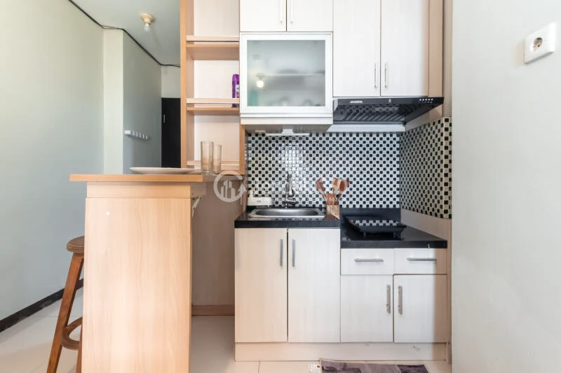 Kitchen Trendy Studio Apartment Low Floor with City View at Nifarro Park Apartment
