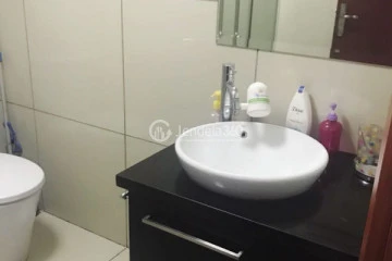 Bathroom Low Floor 1BR Apartment with  View at City Lofts Apartment