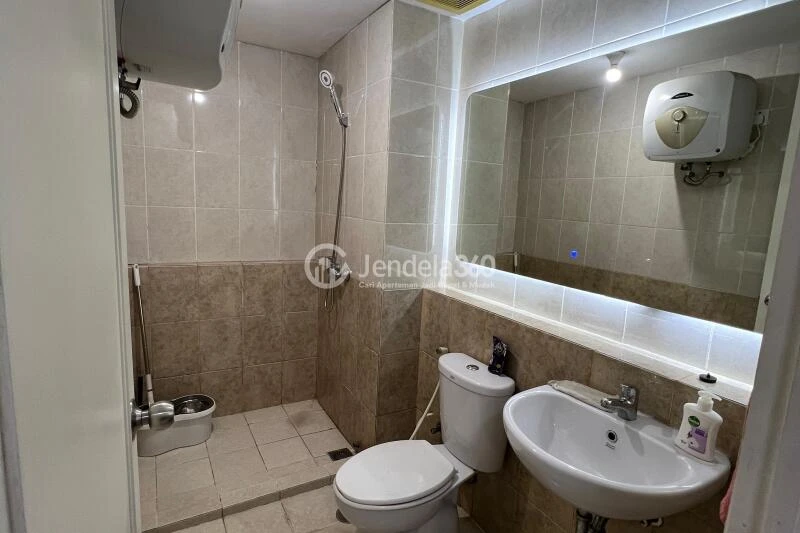 Bathroom 2BR Silkwood Residence Apartment at Tower Maple Tower