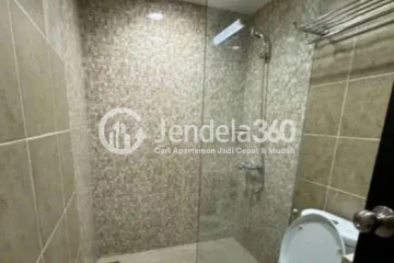Bathroom High Floor 2BR Apartment with City View at Great Western Resort