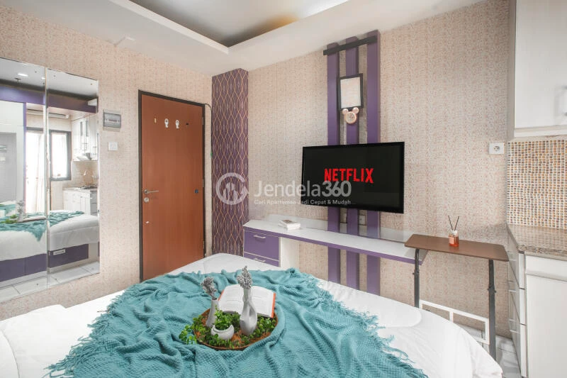 Bedroom High Floor Studio Apartment at Kebagusan City Apartment with City View and Affordable Price