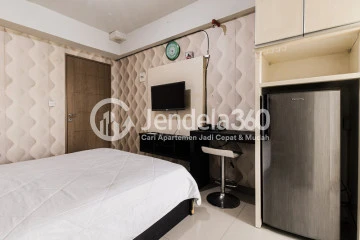 Bedroom Compact Studio Apartment with Relaxing Thematic Park at Bintaro Park View