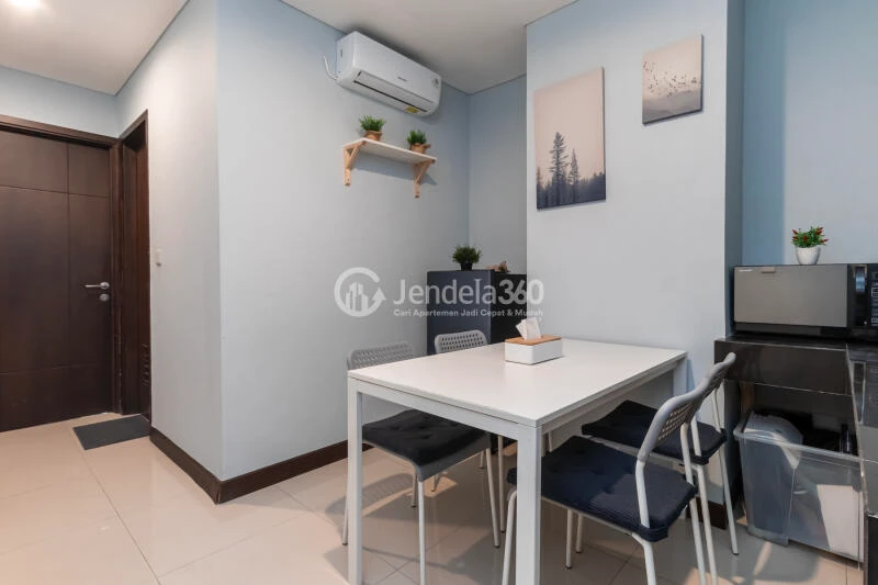 Living Room 1BR Apartment with City View at AKR Gallery West Residence
