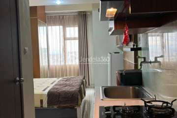 Kitchen Homey Studio Apartment Middle Floor with City View at Easton Park Residence Jatinangor