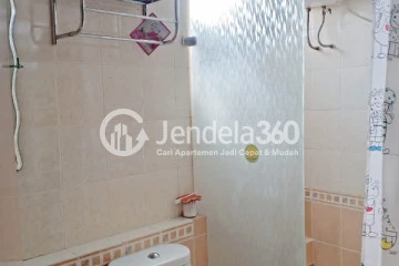 Bathroom 2BR Apartment with Pool View at Grand Palace Kemayoran