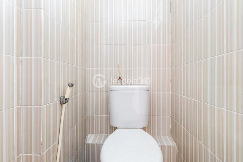 Bathroom 2BR Apartment with  View at Cinere Resort Apartment