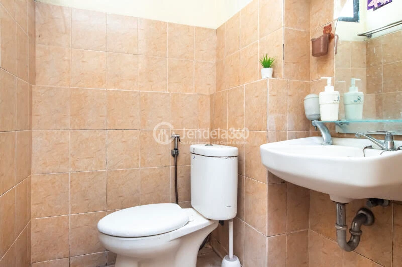 Bathroom Modern Studio Apartment Only 5 Mins to AEON Mall at Kebagusan City Apartment