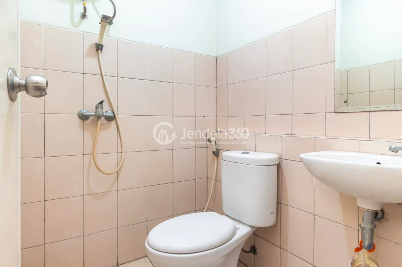 Bathroom Peaceful Studio Apartment Middle Floor with City View at Pakubuwono Terrace