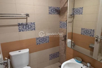 Bathroom Modern Studio Apartment at Gardenia Boulevard Apartment Middle Floor