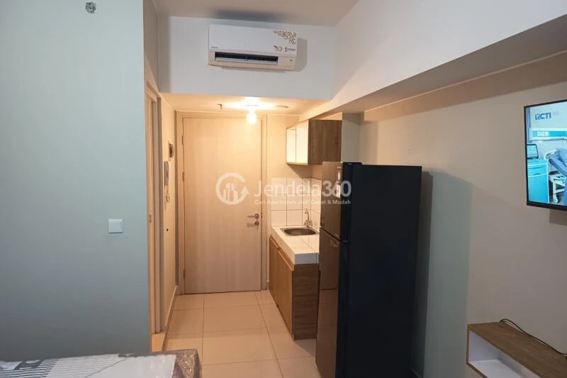 Kitchen Cozy Studio Apartment at The Springlake Summarecon Tower Tower elodea
