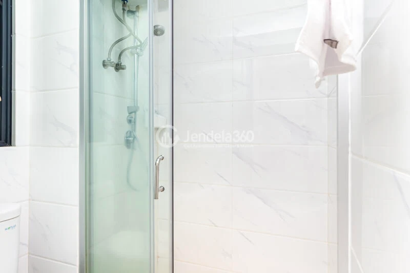 Bathroom Strategic 2BR Apartment in BSD Only 1 Min to Serpong-Balaraja Toll Road at Sky House BSD Apartment