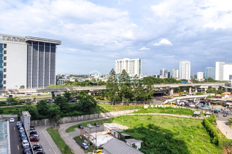 Balcony Best Deal 2BR Apartment Low Floor with - View at Signature Park Grande