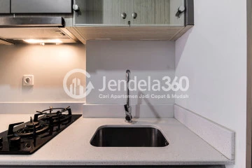 Kitchen Studio Apartment in The Premium Area with Exotic Pool at Gold Coast Apartment