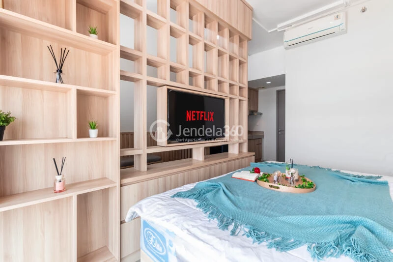 Bedroom 1BR Vasanta Innopark Apartment at High Floor