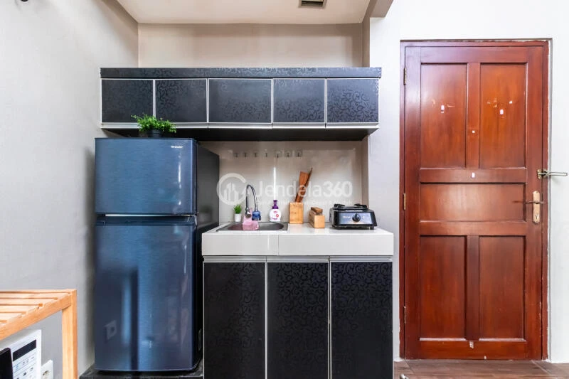 Kitchen Tidy 1BR Apartment High Floor with City View at Mediterania Garden Residence 1