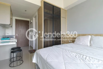 Bedroom Low Floor Studio Apartment with City View at Parkland Avenue Apartment