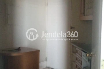 Kitchen 5BR Apartment with City View at Batavia Apartment