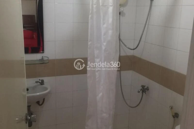 Bathroom Low Floor Studio Apartment with Swimming Pool View at Metropark Condominium