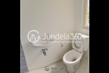 Bathroom Studio Apartment with City View at Aeropolis 2 Apartment