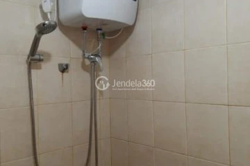 Bathroom Middle Floor Studio Apartment with City View at Sunter Park View Apartment