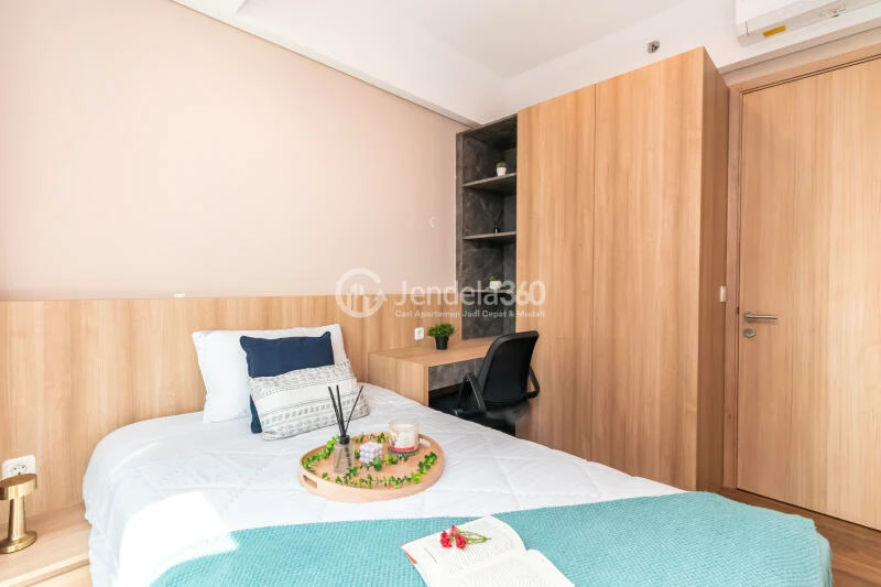 Bedroom 2 Relaxed 3BR Apartment High Floor with City View at Holland Village Apartment
