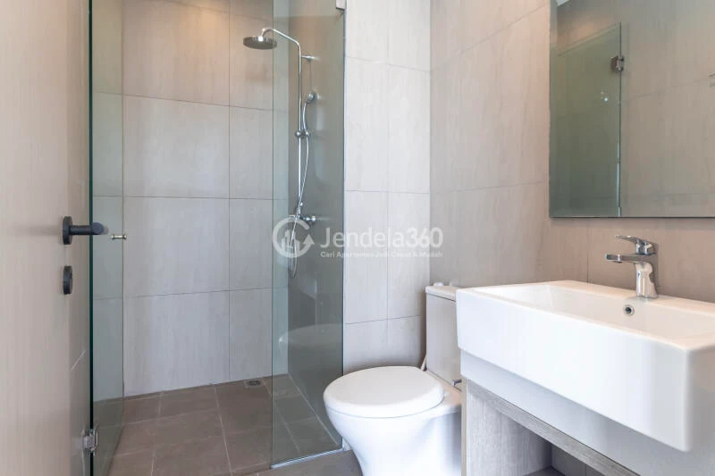 Bathroom 1BR Apartment with city View at Fatmawati City Center Apartment