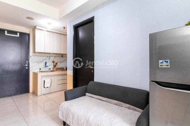 Living Room 1BR Apartment with City View at Belmont Residence