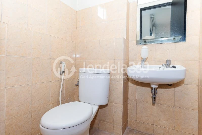 Bathroom Restful 1BR Apartment at Kebagusan City Apartment Low Floor