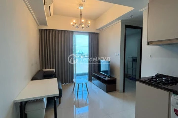 Living Room Strategic Location 3BR Apartment Low Floor with  View at Green Sedayu Apartment