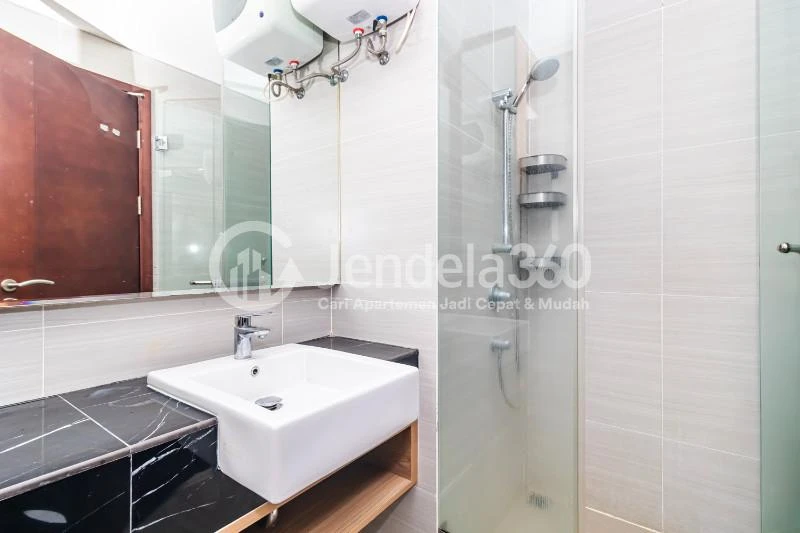 Bathroom Excellent Studio Apartment High Floor with  View at The Crest West Vista Puri