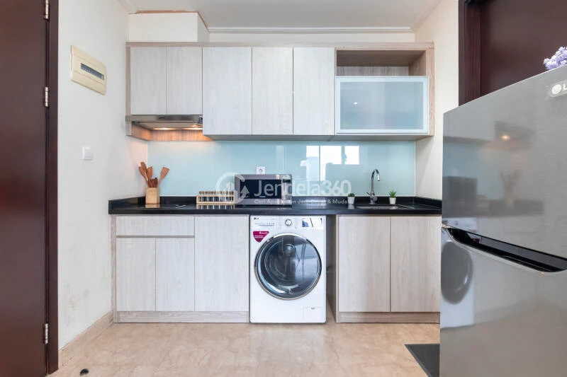 Kitchen Low Floor 2BR Apartment with  View at Menteng Park