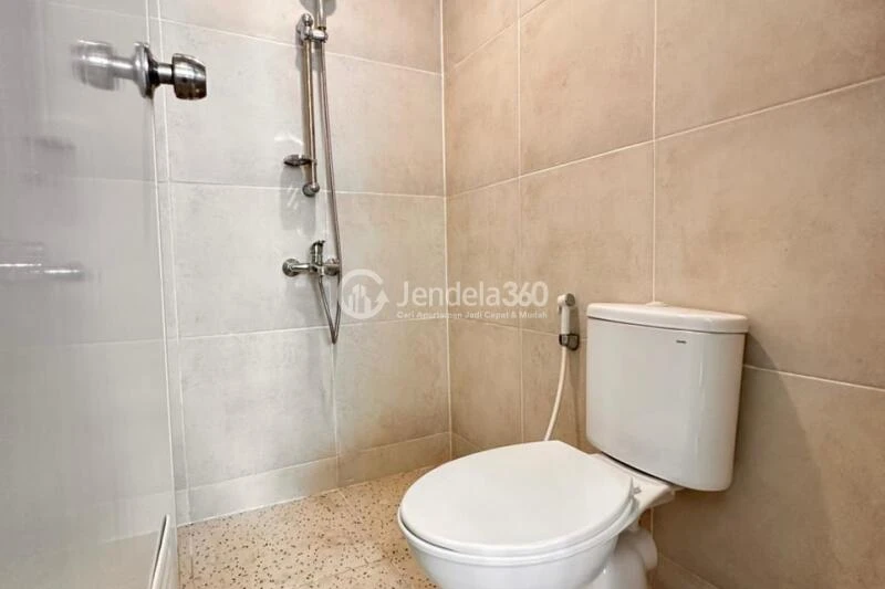 Bathroom Low Floor Studio Apartment with  View at Podomoro Golf View Apartment
