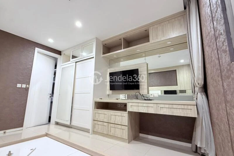 Living Room 2BR Apartment with  View at Paddington Heights Apartment