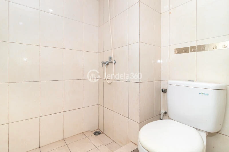 Bathroom Affordable Studio Apartment at The Springlake Summarecon Low Floor
